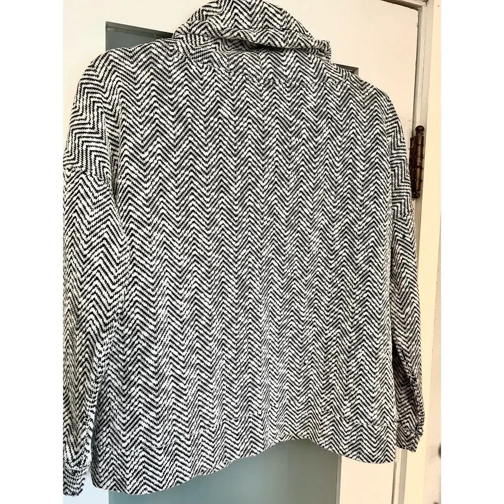 Forever21 Black and White Chevron Houndstooth Cowl
Neck Sweater Women size small - Picture 5 of 9